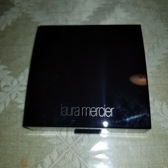 LAURA MERCIER MATTE RADIENCE BAKED POWDER - Picture 1 of 3